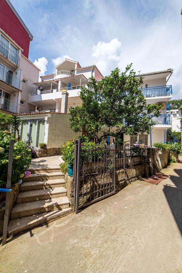 Apartments Vila Nikolic Rafailovici Bagian luar foto