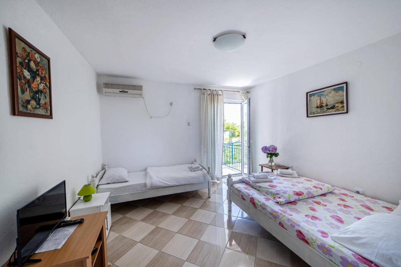 Apartments Vila Nikolic Rafailovici Bagian luar foto