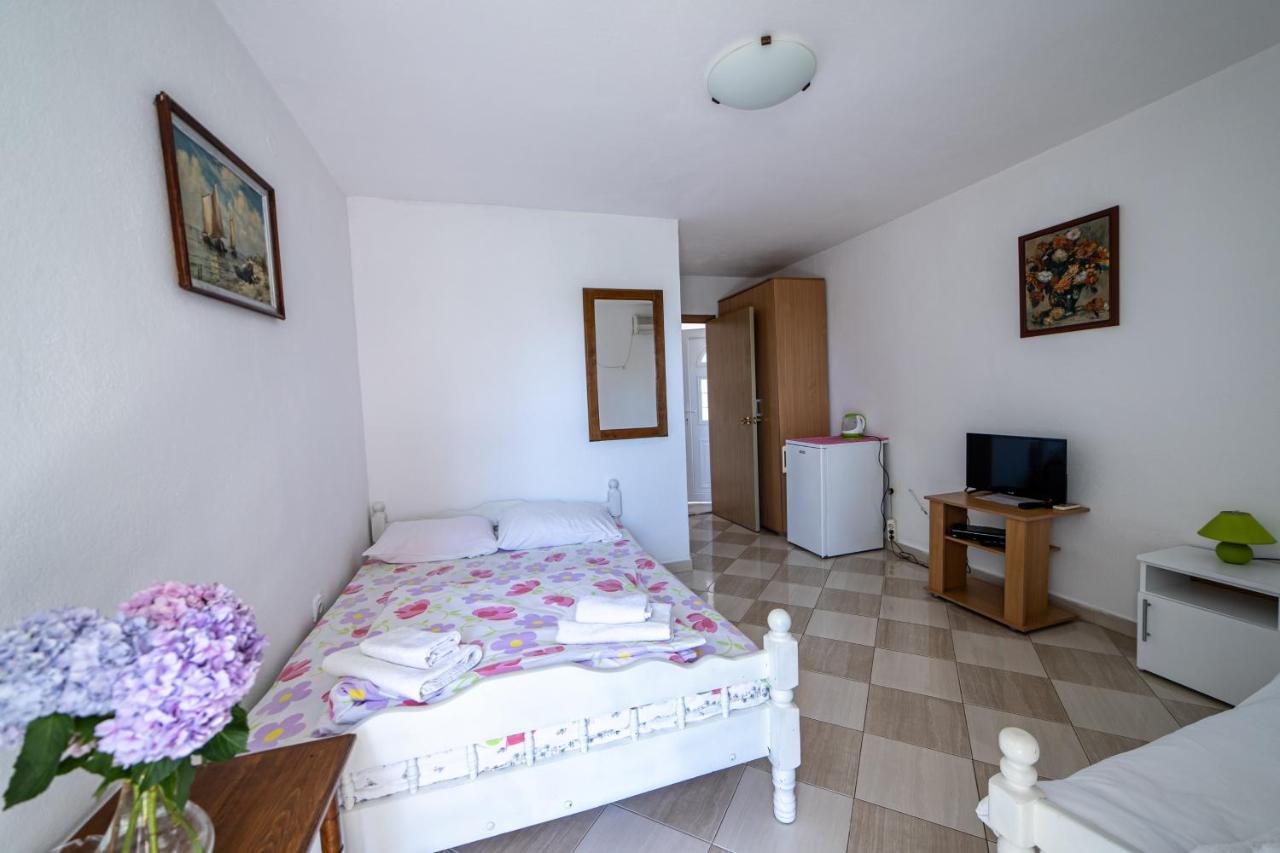 Apartments Vila Nikolic Rafailovici Bagian luar foto