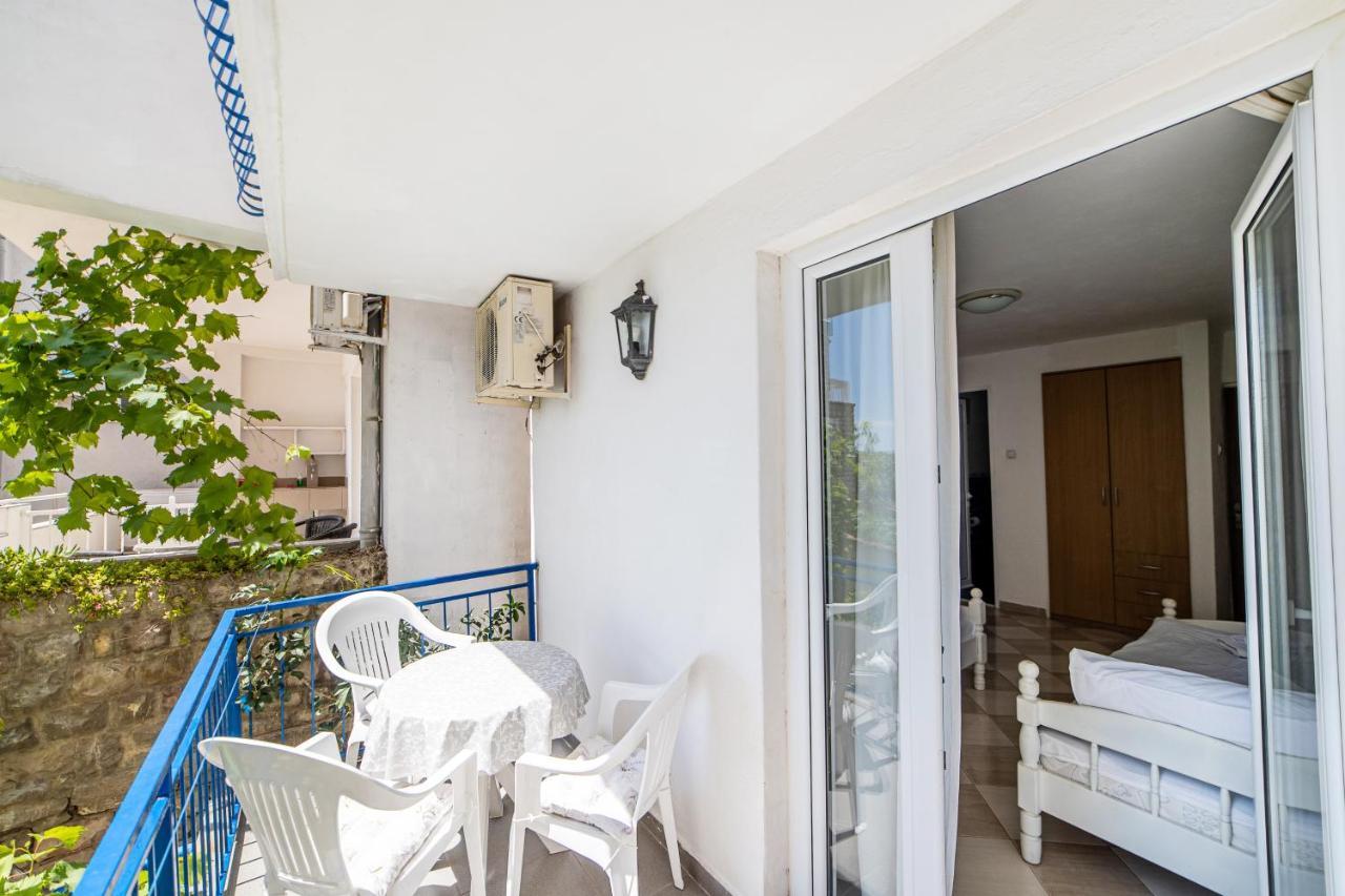 Apartments Vila Nikolic Rafailovici Bagian luar foto