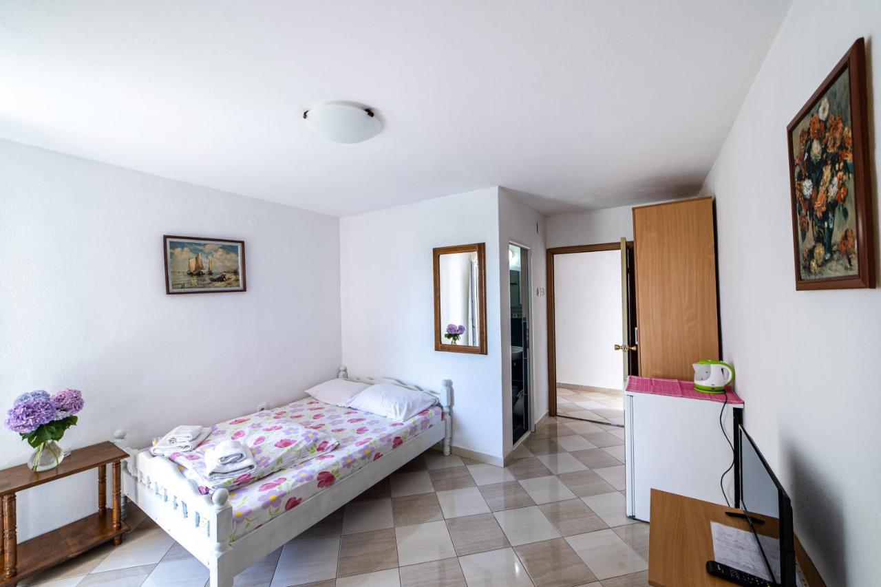 Apartments Vila Nikolic Rafailovici Bagian luar foto