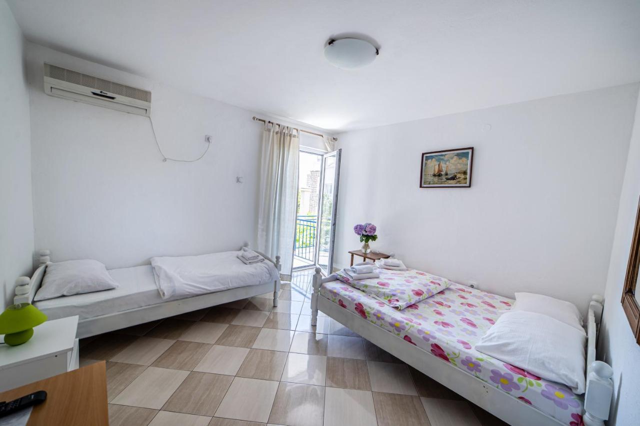 Apartments Vila Nikolic Rafailovici Bagian luar foto