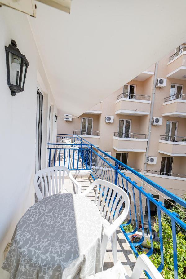 Apartments Vila Nikolic Rafailovici Bagian luar foto